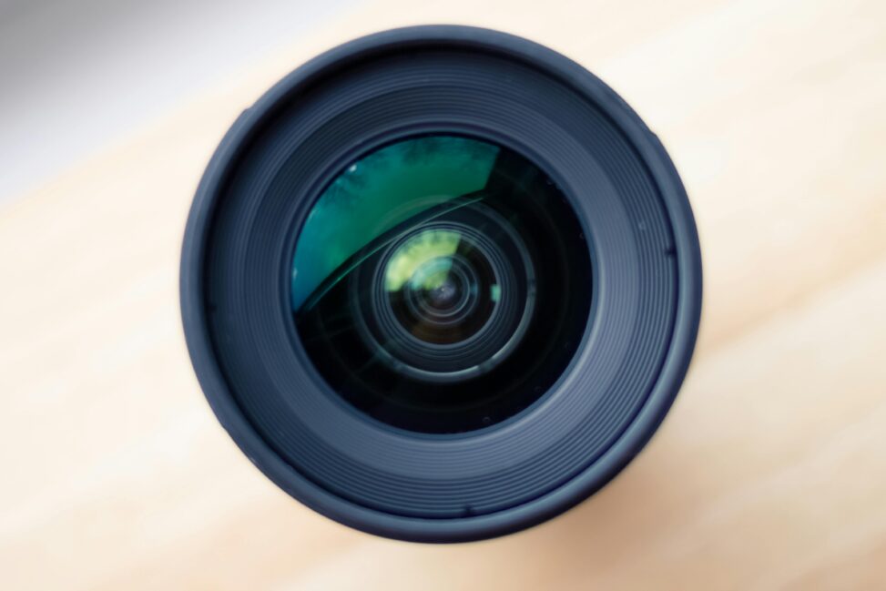Dlaczego teleobiektywy są nieodzownym narzędziem w fotografii profesjonalnej?